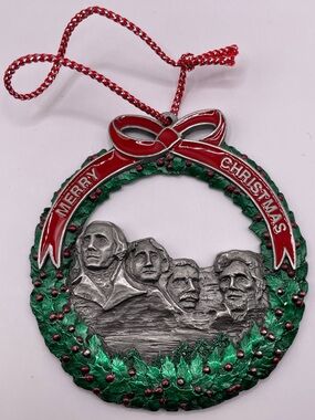 ‘Merry Christmas’ Pewter Mount Rushmore Wreath Ornament -  3”
